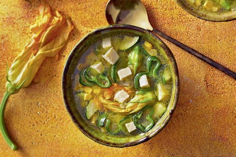 Foto von Mais-Zucchini-Suppe