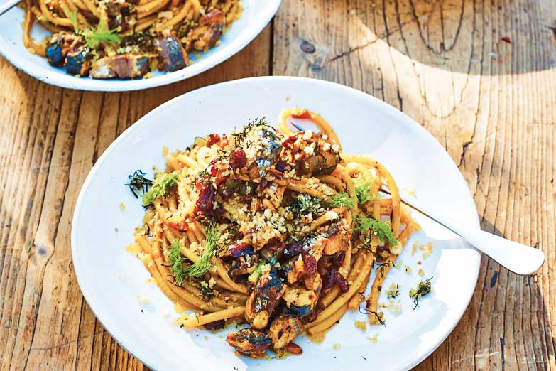 Foto von Bucatini mit frischen Sardinen und wildem Fenchel