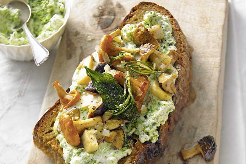 Foto von Waldpilz-Crostini mit Petersilien-Ricotta-Creme