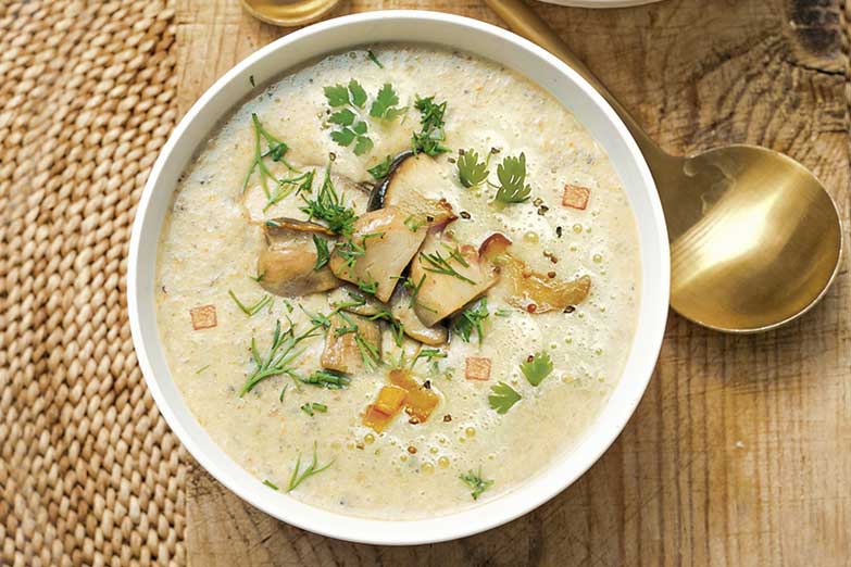Foto von Kartoffelsuppe mit Steinpilzen