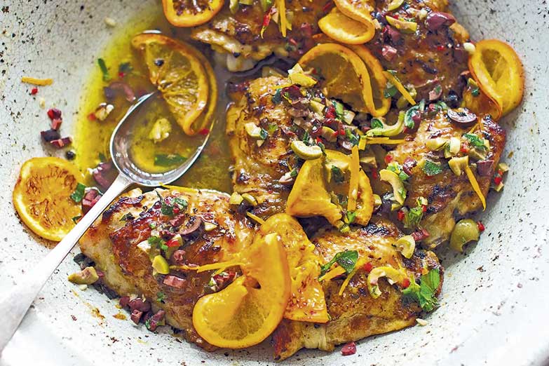 Foto von Orangen-Oregano-Brathähnchen mit Oliven-Gremolata